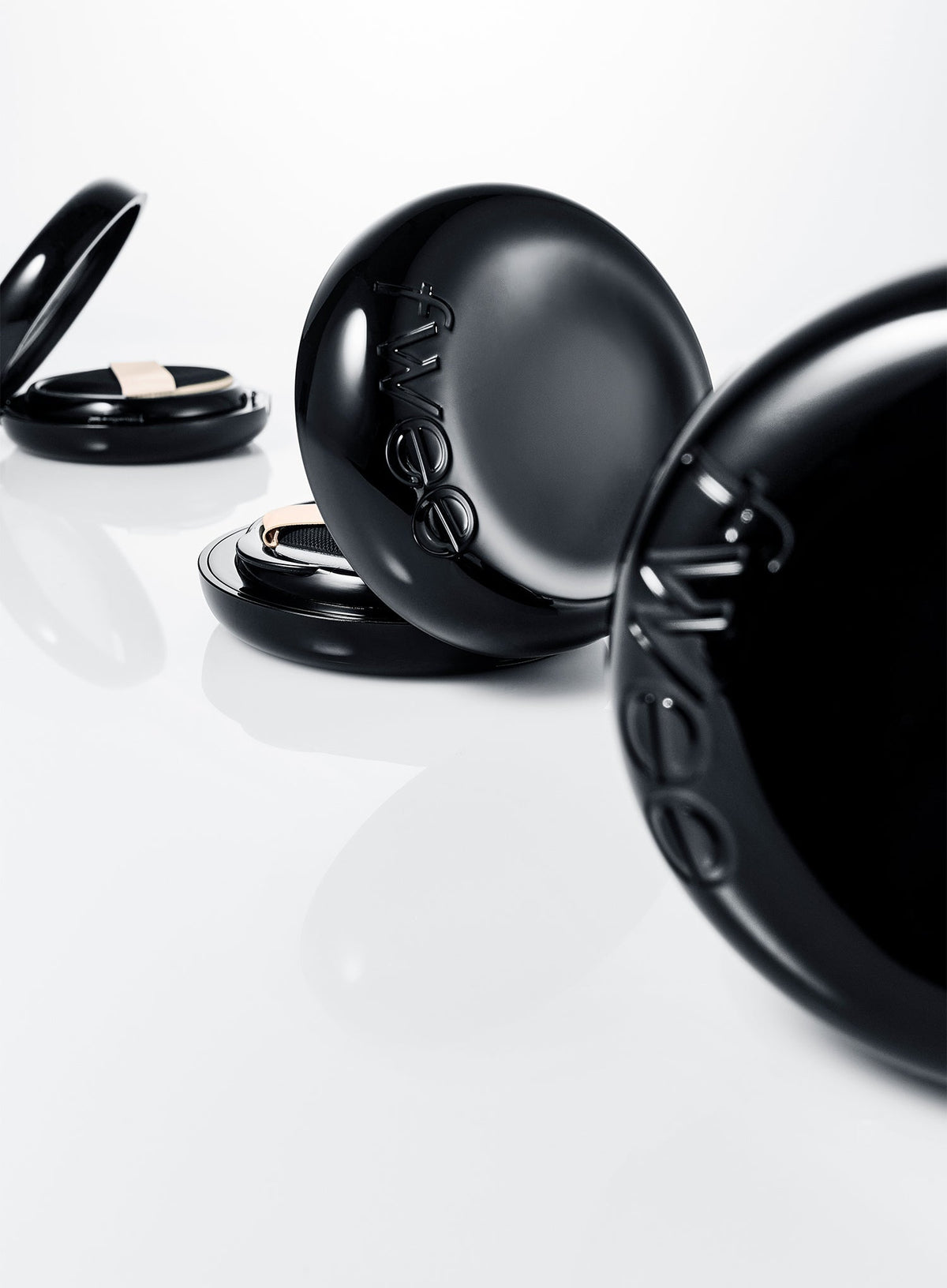 fwee All-Day Cover Black Cushion